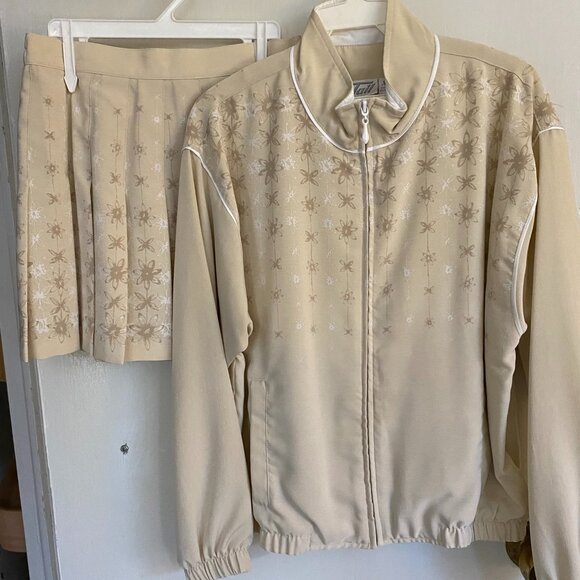 TAIL Activewear Beige Floral Zip Jacket (XS) + Matching Skirt (6) - NEW with Tag - Picture 1 of 4